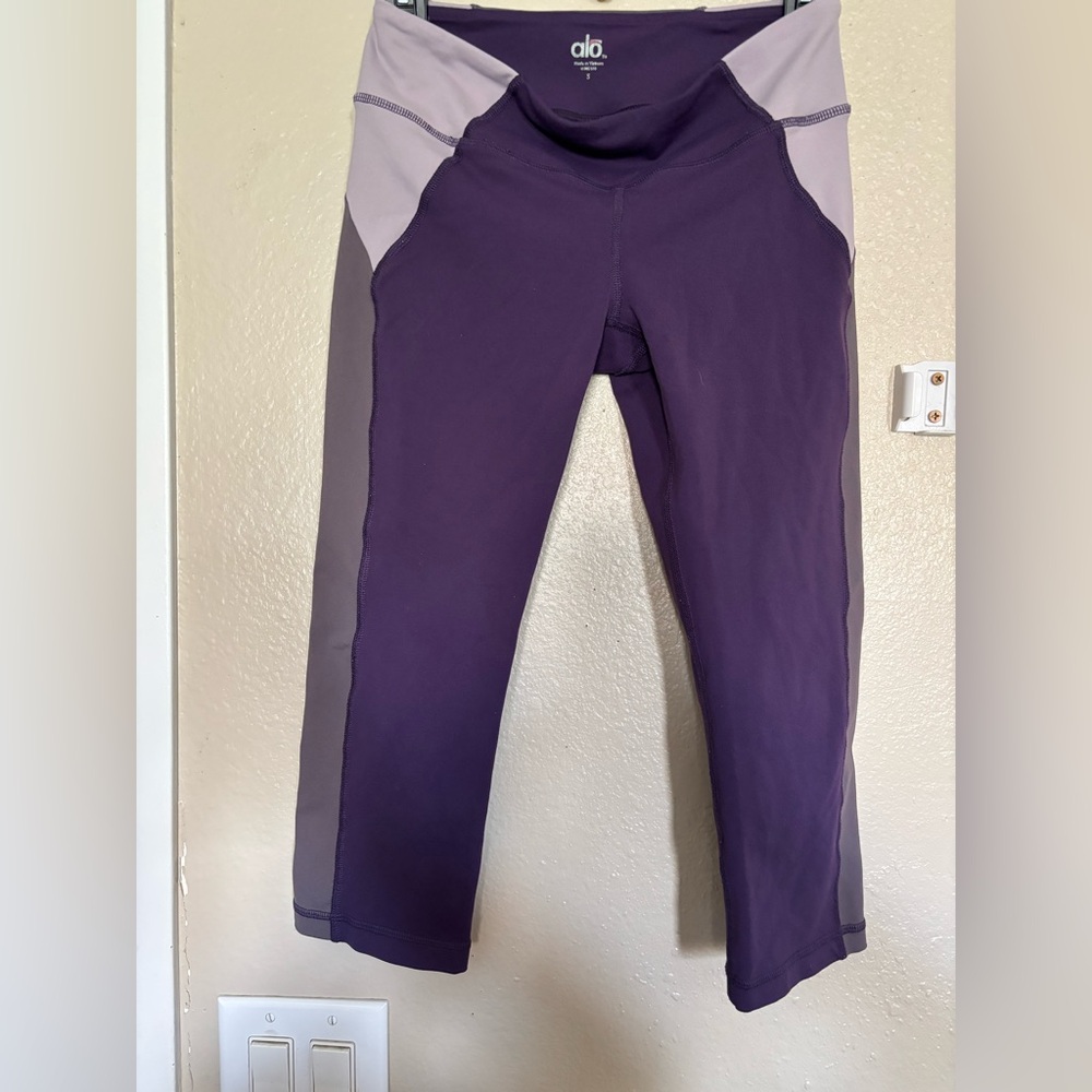 ALO Yoga Purple and Gray Leggings capri size S